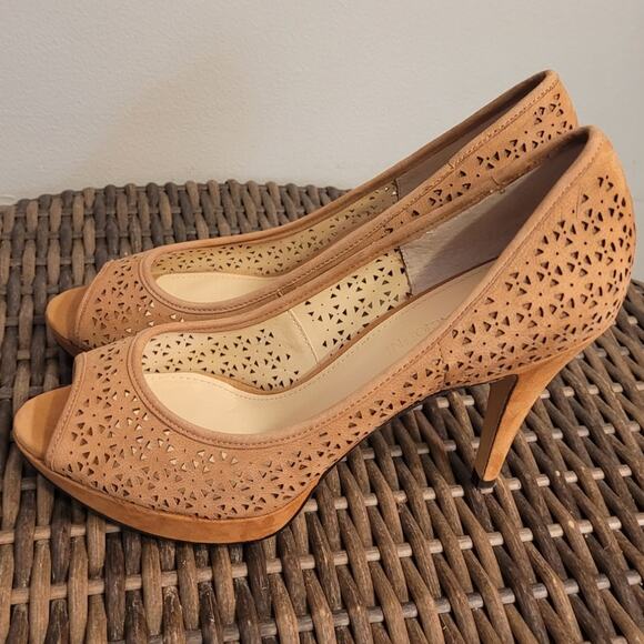 ENZO ANGIOLINI Demario-9 Womens Nude Suede Leather Perforated Pumps Sz 8 4" Heel - Picture 1 of 9